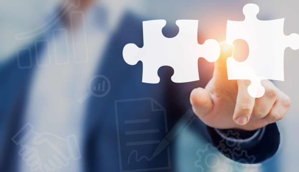 Das passende Förderprogramm finden Weiterbildung und Förderprogramm wie ein Puzzle zusammenfügen